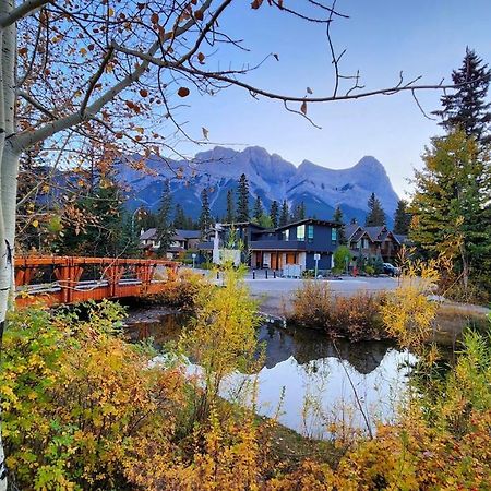 Luxurious Rundle Cliffs Lodge In Spring Creek Canmore Buitenkant foto