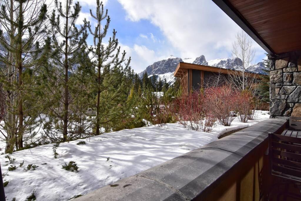 Luxurious Rundle Cliffs Lodge In Spring Creek Canmore Buitenkant foto