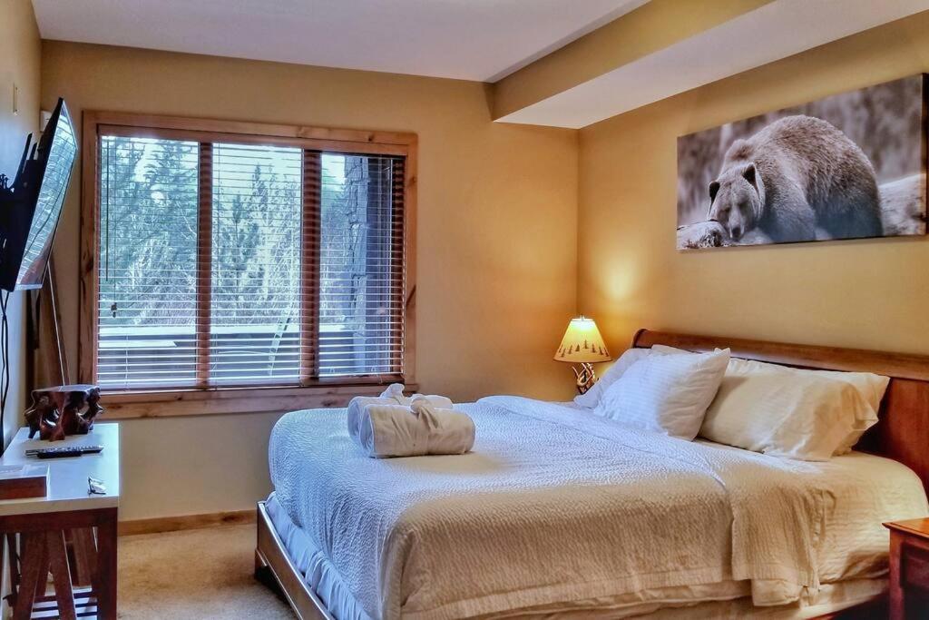 Luxurious Rundle Cliffs Lodge In Spring Creek Canmore Buitenkant foto