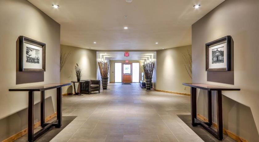 Luxurious Rundle Cliffs Lodge In Spring Creek Canmore Buitenkant foto