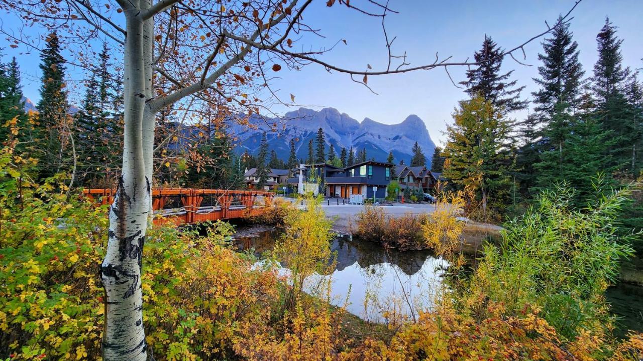 Luxurious Rundle Cliffs Lodge In Spring Creek Canmore Buitenkant foto